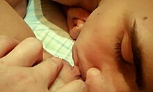 Vídeo POV exclusivo de irmã amadora sendo lambida e tocada pela vagina