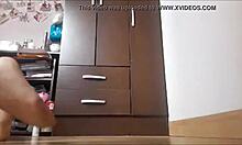 पेरूवी गर्लफ्रेंड की ट्वर्किंग और अपनी गांड से खेलते हुए होम वीडियो।